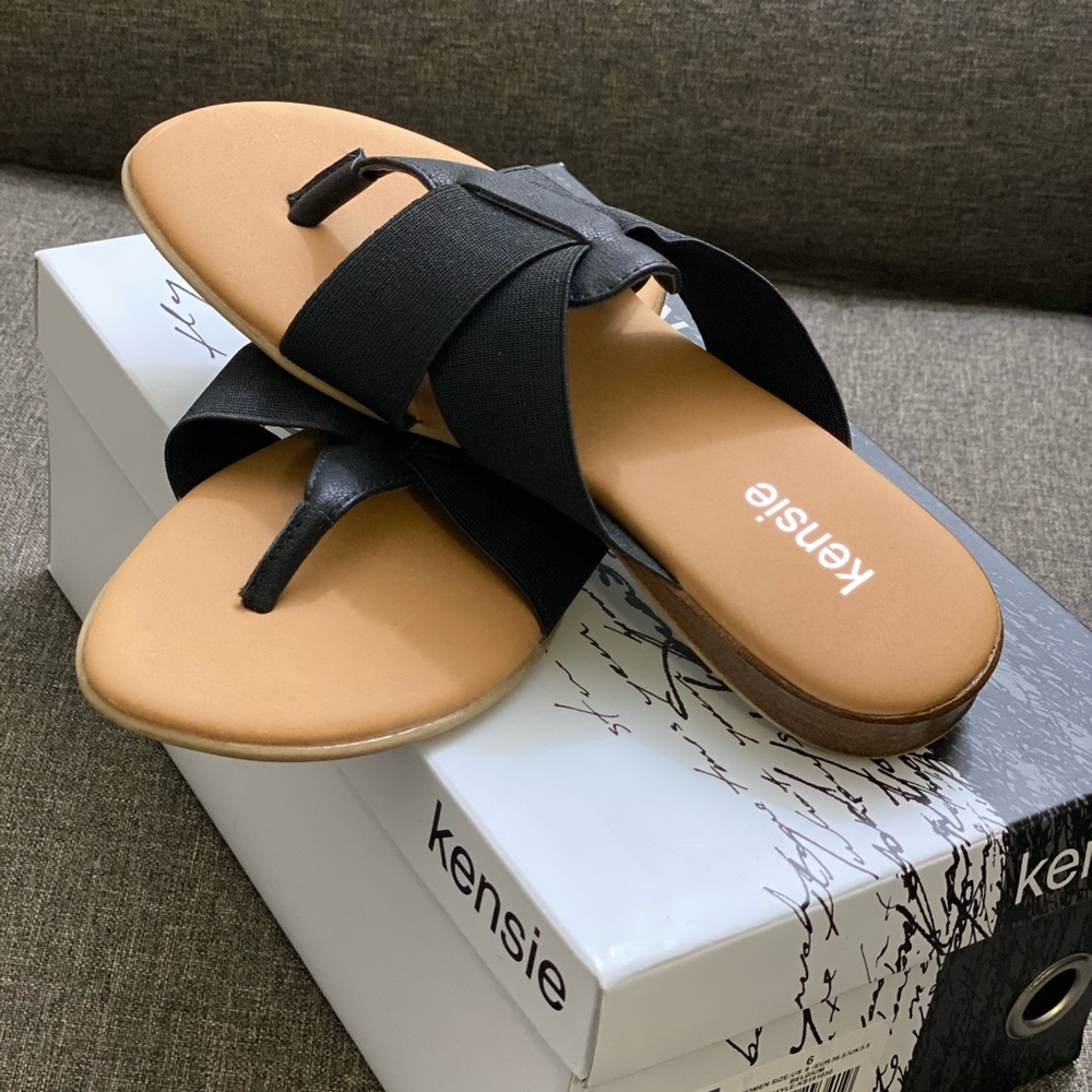 NEW-in original box! Size 6 Kensie black sandals